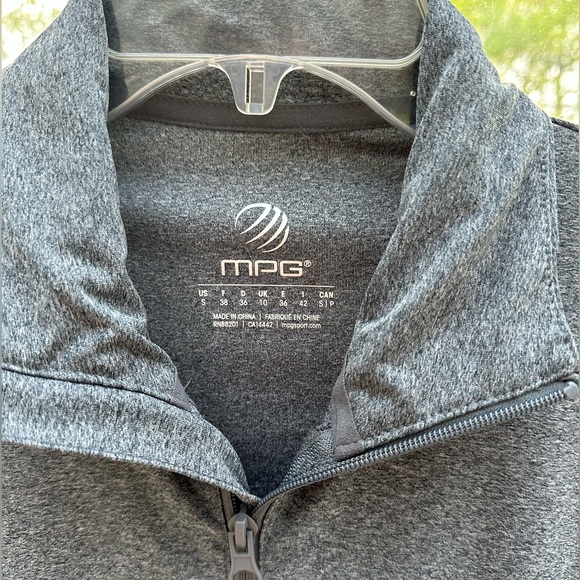 MPG women’s size small zipper-up jacket - Picture 2 of 3